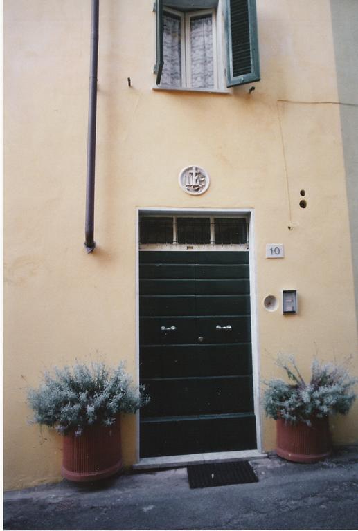 Апартаменти Palazzo Ferretti П'єтразанта Екстер'єр фото